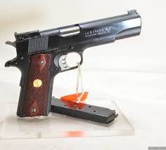 Ce pistolet colt 45 modèle 1911 a1 de 1943 est dans son état d'origine avec sa finition parkérisée militaire et un canon avec de très bonnes rayures, l'arme de choix pour tireur exigeant qui pourra pratiquer le tir à l'arme règlementaire tar avec une arme mythique et originale qu'est ce colt. Colt 1911 Gold Cup National Match The Duke Gmbh