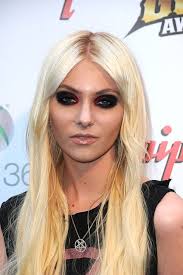 26 Celebrities Who Prove Too Much Makeup Can Change Your Face Taylor Momsen Taylor Momson Extra Long Hair