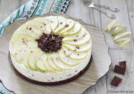 Ora la nostra cheesecake ricotta e pere è pronta e dobbiamo solo lasciarla addensare in frigorifero per qualche ora. Cheesecake Ricotta E Pere E Cioccolato Senza Cottura Dulcisss In Forno