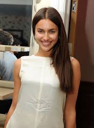 Irina shayk is all smiles as she arrives to airport. Irina Shayk Long Straight Cut Irina Shayk Long Hairstyles Looks Stylebistro