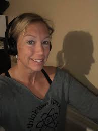 FRIDAY is here... I think it's Friday 🤔😂 What's your workout look like  today???