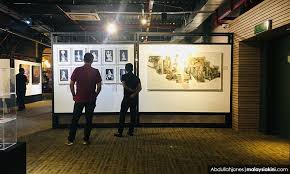 Rupanya daun limau purut ni mempunyai dua jenis mengikut bentukknya. Malaysiakini Seketul Akik Sebiji Telur
