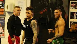 Mcgregor sorprende a todos haciendo lo que nunca antes había hecho en un pesaje y cara a cara. El Regreso De Mcgregor Al Ufc A Que Hora En Que Canal Y Contra Quien