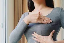 Kalau anda melihat di cermin ada bagian yang berwarna cokelat, hitam, atau warna lain di bagian tengah dan memiliki puting, itulah areola. Benjolan Di Payudara Tidak Selalu Kanker Kenali Jenis Benjolan Di Payudara Semua Halaman Grid Id