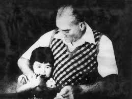 Atatürk, hayatı boyunca, hangi yaşta olursa olsunlar, sevdiklerine çocuk diye seslenirdi. Mustafa Kemal Ataturk Ve Cocuklar Soyledigi Sozler Eskimeyen Kitaplar