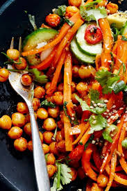 Diese Gerichte Sind Kalorienarm Und Perfekt Zum Abnehmen Eatsmarter De Kalorienarm Kochbuch Rezepte Einfache Gerichte Gesunde Rezepte Rezepte