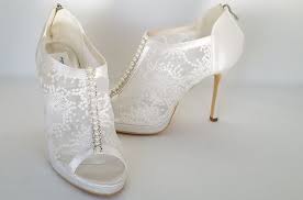 Scarpe da sposa 2018 se l'abito è favoloso e la cerimonia chillax: Scarpe Da Sposa In Pizzo Con Perla E Cristallo Accento Pizzo Etsy
