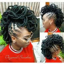It can be easy to get into a routine of wearing your hair under a hat the same way every time. Oryginal Sunshine On Instagram Oryginalsunshine 971 Gwada Fwi Love Hairlove Coiffure Naturalbe Locs Hairstyles Dreadlock Hairstyles Black Hair Styles