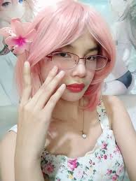 She thinks she's all that” & do! That's confidence baby. Get you some 💋✨