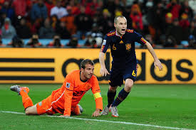 Rafael ferdinand van der vaart (born 11 february 1983) is a former dutch professional footballer who was under contract with the danish football club esbjerg fb as an attacking midfielder. Andres Iniesta Rafael Van Der Vaart Andres Iniesta And Rafael Van Der Vaart Photos Zimbio