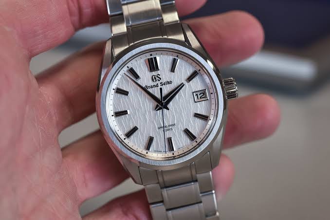 Grand Seiko White Birch Spring Drive SLGA009 Calibre 9RA2 - Review