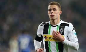 Менье обводящем ударом отправил мяч. Atletiko Hochet Priobresti Torgana Azara Torgan Azar Futbol Na Soccernews Ru