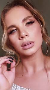 DZIĘKUJĘ !! Chciałabym; aby ono tutaj bardzo mocno wybrzmiało 🥹 2025 był  najtrudniejszym rokiem mojego życia, wyzwania tego czasu pokazały mi jak  wiele jeszcze przede mną. Mimo wielkiego smutku, który noszę w