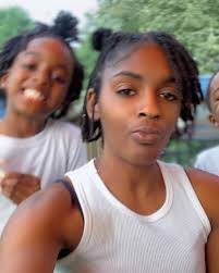 🤣🤣 get off in the most respectful way #fyp #fypシ #fypシ゚viralシfypシ゚  #fypシ゚viralシfypシ゚viralシalシ #fypシ゚viralシfypシ゚viralシalシ #ciral  #viralreelsfacebook #viralreel #OnThisDay #toobig #funny #humor #laughter