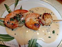 Brochettes De Crevettes Et Noix De St Jacques Au Beurre Cremeux Persille La Cuisine D Angelle Brochette Crevette Recettes De Cuisine Brochette De Poisson
