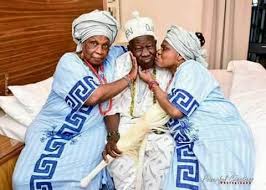 Olubadan S Wife Kudirat Aduke Dies At 71 Entertainer Of The Year Photo Wife Elevate your style with trendy sanda watches from alibaba.com. olubadan s wife kudirat aduke dies at