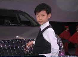 Jisung dibuat terperangah saat chenle datang menjemputnya dengan mobil mewah . These Childhood Pictures Of Nct Dream S Chenle Are Too Much To Handle Koreaboo