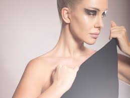 Sasha Ray, la cantante que ha conquistado el mundo de la moda y los  negocios