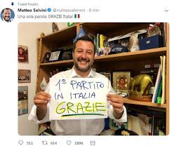 Nel 2005 fu salvato in extremis da una. Salvini Posta La Foto Primo Partito In Italia E Sui Social E Gara Di Meme E Caccia Al Dettaglio La Repubblica