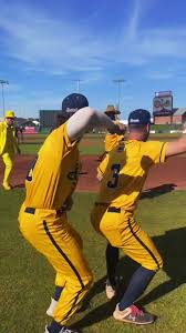 not much into dancin, but very much into tiktokkin #savannahbananas  #middleinfield #masonramsey #baseballtok #fypathlete #infielders @Dalton  Cornett