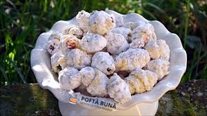 Aceasta reteta de cornulete este extraordinara.le iubesc la nebunie,sint foarte fragede,aromate si super delicioase!!! Cornulete Fragede Cu Untura Si Bors Reteta Veche Gina Bradea Youtube