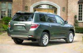 According to the japanese carmaker's austere press release, the completely redesigned 2008 sequoia. Suv Review 2008 Toyota Highlander Hybrid Driving