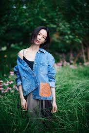 張鈞甯（1982年9月4日 － ），臺灣 女演員，出生於西德 慕尼黑，2002年以電視劇《流星花園2》開始演藝生涯，在2006年《白色巨塔》播出後漸漸開始受到矚目，並於2007年憑藉電影《情非得已之生存之道》入圍第44屆金馬獎最佳女配角。 4uwivlfxeqrsdm