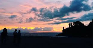 Posted onseptember 18, 2013authoredsbalileave a comment. Menikmati Sunset Di Pantai Batu Bolong Batulayar