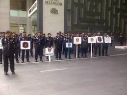 Bahagian pengurusan dan kewangan, jabatan ketua menteri telah membuka fail sulit bertajuk covid dengan rujukan jkm. Rela Malaysia Twitterissa Barisan Polis Bantuan Pelbagai Agensi Di Walkabout Pavilion Kl Hishammuddinh2o Arahimradzi Kp Rela Rela Dang Wangi Http T Co 6kgaqglj