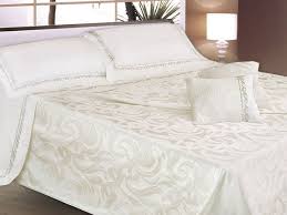 I nostri letti matrimoniali, confortevoli e resistenti, ti regalano sonni tranquilli. Copriletto Matrimoniale Consigli Prezzi Ikea E Bassetti