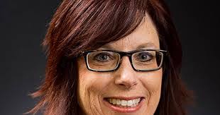 Julie Lanning's Instagram, Twitter & Facebook