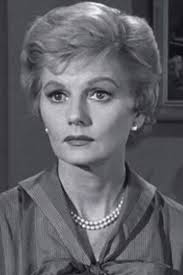 I'm watching the Season 1, August 1987 episodes. Brooke was such a caring  person in these episodes—nothing like the character she plays today!!