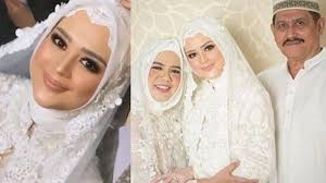 Akad nikah (dari bahasa arab 'aqd = عقد) atau ijab qabul merupakan ikrar pernikahan. Cut Meyriska Gelar Pengajian Jelang Akad Nikah Dengan Roger Danuarta Intip Foto Fotonya Tribun Solo
