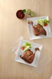 Bebek goreng adalah daging bebek yang digoreng dan dihidangkan dengan lalapan (sayuran segar). Bikin Sendiri Bebek Goreng Khas Surabaya Dengan Sambal Yang Khas Tribunnews Com Mobile