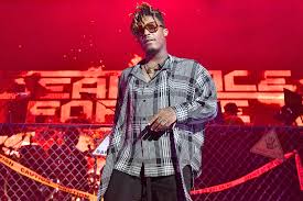 Lotti made an appearance at the rolling loud concert at the banc of california stadium in los angeles on sunday night (december 2), where she delivered a heartfelt tribute in her boyfriend's honor a week. Juice Wrld S Girlfriend Breaks Silence After Late Rapper S Death People Com