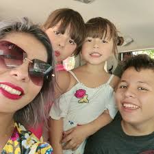 GRACIAS HERMANA GRAZIA Y PERDÓNALOS POR QUE NO SABEN LO QUE HACEN Ella es  mamá, papá, psicóloga, enfermera, profesora, guía, instructora, cocinera;  amorosa y trabajadora a favor de miles de niños y