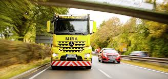 Este corecta manevra de devansare pe autostrada a unui autovehicul pe banda dreapta a acestuia? Mira Autoservice A Testat MinuÈ›ios Vehiculul De Tractare Pe Baza Unui Arocs 4151 Roadstars