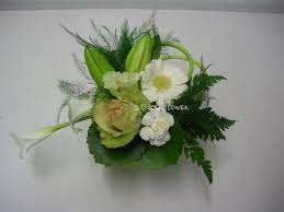 Ensuite, ajoutez les cales de la porte centrale. 370 Idees De Composition Florale Composition Florale Arrangements Floraux Deco Floral