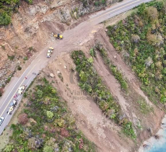 Reabrieron la Ruta de los Siete Lagos con tránsito asistido y horarios restringidos tras el derrumbe - La Angostura Digital