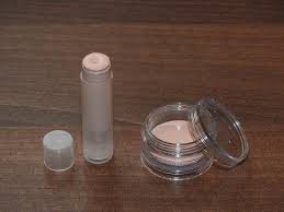 Voici Comment Fabriquer Votre Anti Cerne Correcteur En Video Et Avec Ma Recette Tres Simple Anti Cerne Maison Anti Cerne Maquillage Fait Maison