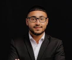 Sharon Rattan's Instagram, Twitter & Facebook