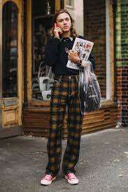 秋が来たから ブリティッシュな服を選ぼう ニューヨーク ミラノ ロンドン パリ コレクション会場でおしゃれ人をスナップ 世界のストリートスタイルを月別に紹介 fashion fashion street style street style dress