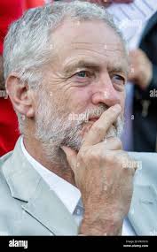 In procinto di pronunciare il discorso immagini e fotografie stock ad alta  risoluzione