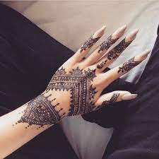 You can ink henna tattoos on your hands, arms, chest, back and other places, so just choose your favorite spot! Mehndi Designs Jobs In Sharjah Easy Mehndi Design