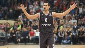 Born august 16, 1983) is a greek professional basketball player who plays for brose baskets of the basketball bundesliga (bbl). Grk Rekao Dosta Nikos Zisis Zavrsio Karijeru