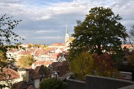 Burgdorf is the largest city in the emmental in the canton of bern in switzerland. Jugendherberge Schloss Burgdorf Emmental Schweiz Blick Vom Schloss Auf Burgdorf Reiseblog Travel Sisi