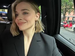 Chloë Grace Moretz on X: Sooo… I did a little chop!! ✂️ 💇‍♀️ 👀  t.copnJodhzxS5  X