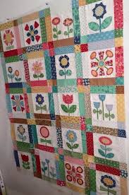 Bloom Quilt Using Sew Simple Shapes By Lori Holt Applique Quilt Patterns Flower Quilts Applique Quilts