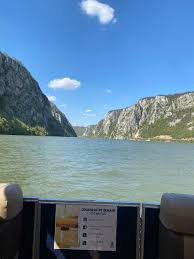 Complexul palos este situat pe malul dunarii in municipiul orsova, posibilitati de cazare atat la casute din lemn dotate cu baie proprie, balcon , vedere spre dunare cat si camere in pensiune dotate. Croaziere Pe Dunare Cu Cpc Nautic Home Facebook