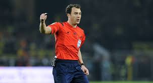 Num jogo disputado no campo nº1 do benfica campus,. Felix Zwayer Arbitra O Jogo Benfica Manchester United